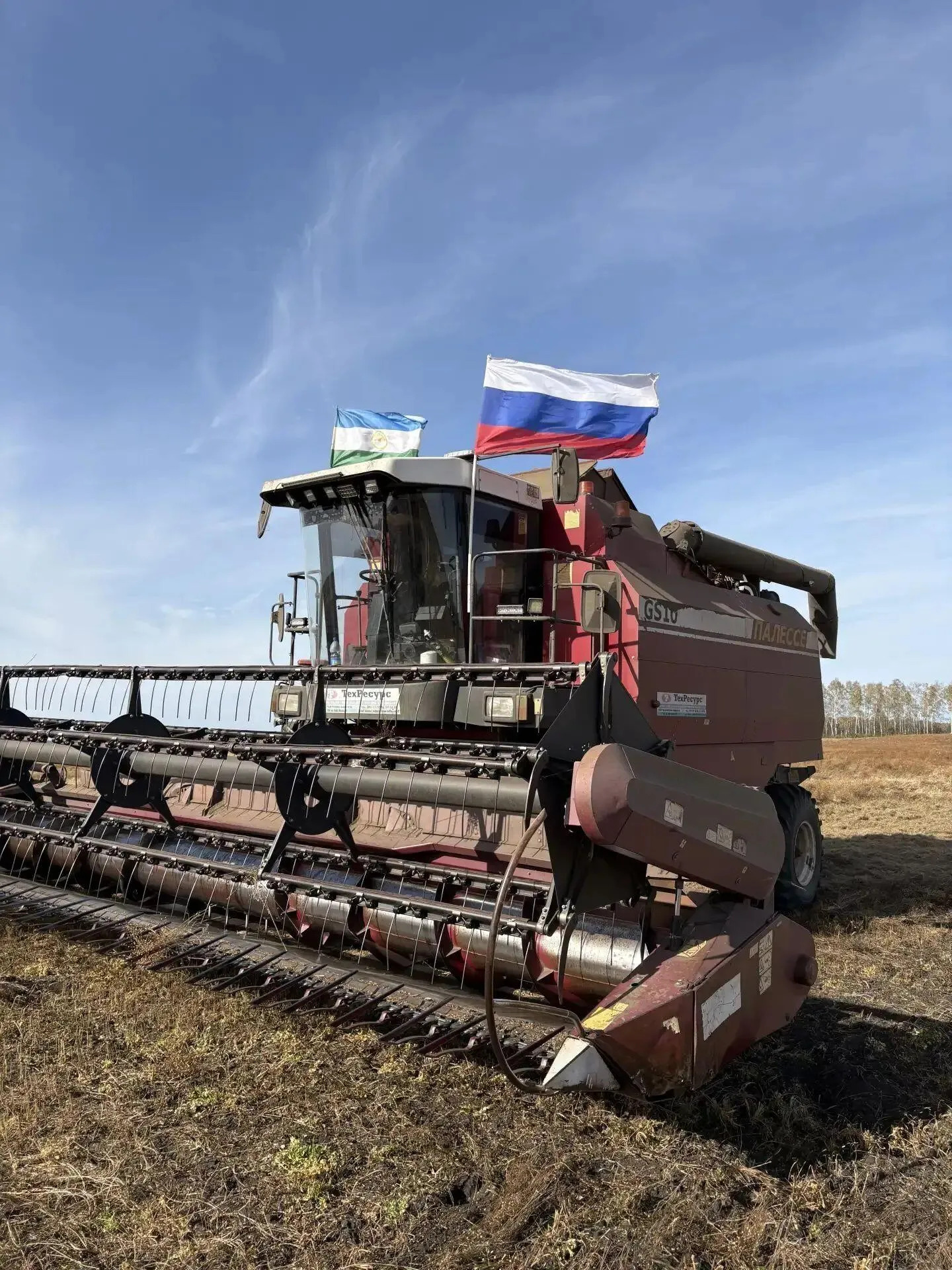 Совместная работа аграриев: уборка урожая в КФХ Алексея Гришанина